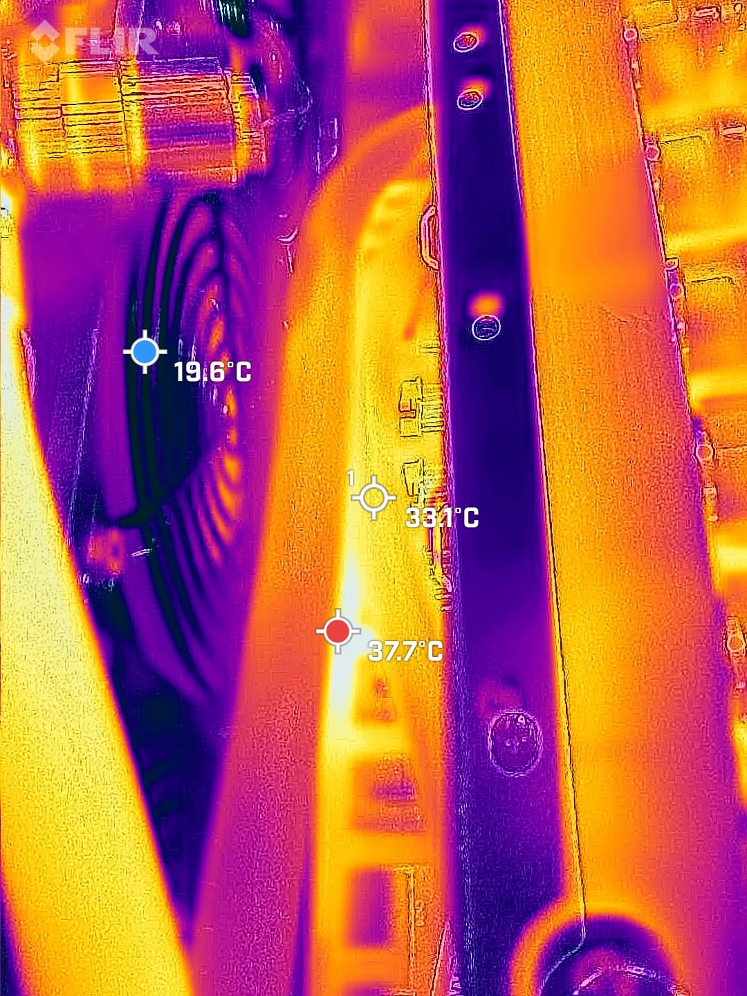 Thermal image of the power distribution board under load